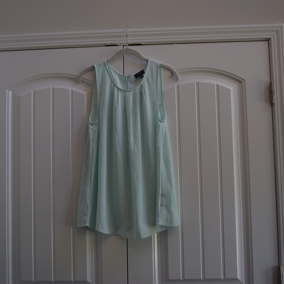 The Limited Sleeveless Blouse - Size M - Green NWT - Picture 5 of 6